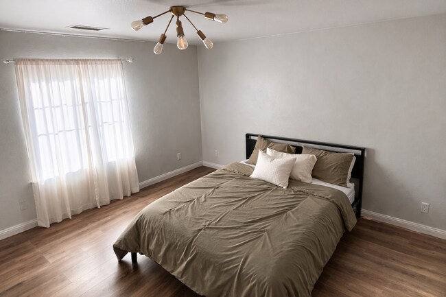 Foto del edificio - 8432 Weatherwood St