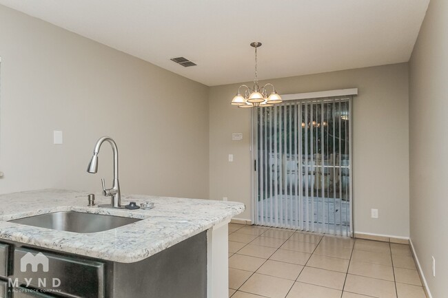 Foto del edificio - 9783 Lupine Ave