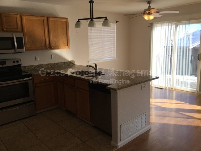 Building Photo - 574 W 91st Dr