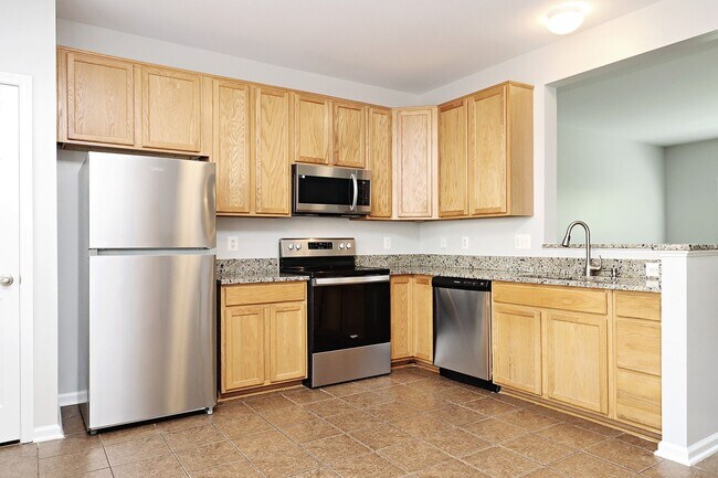 Foto del edificio - Spacious Townhome Within Walking Distance ...