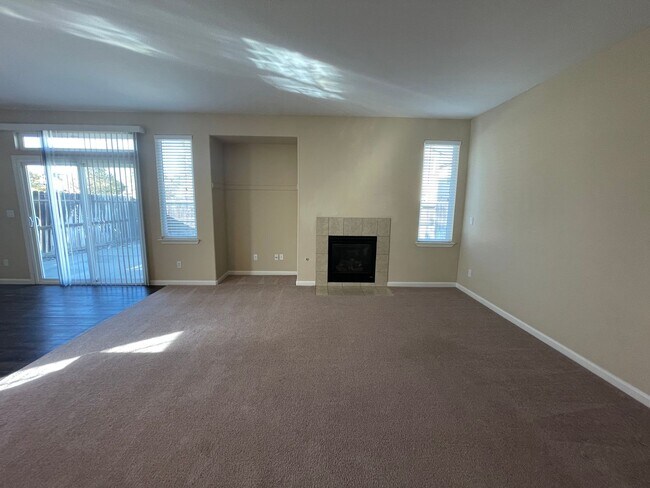 Foto del edificio - 1447 Hunter Creek Dr