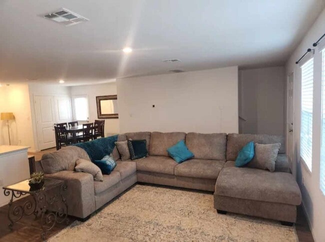 Building Photo - Elgin Mussel Run