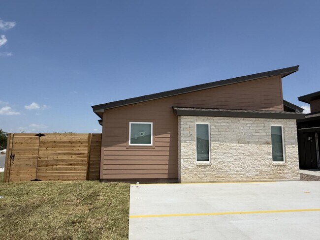 Foto del edificio - 4012 Peach Ln