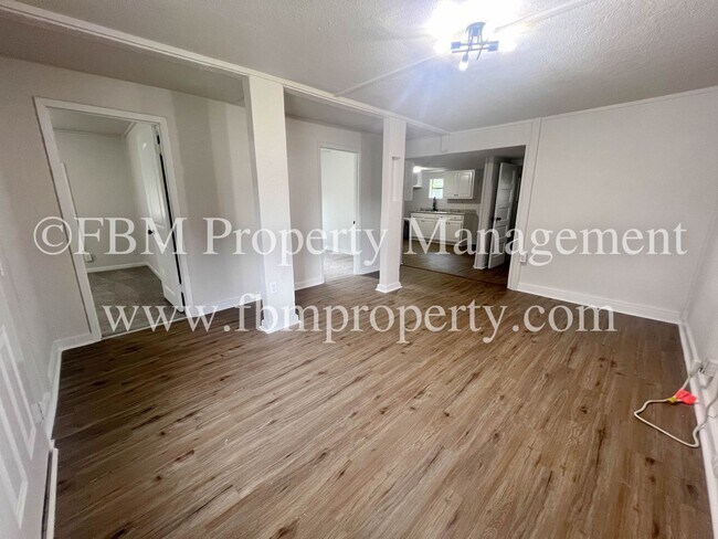 Building Photo - 204 Opal - Beautiful 2 Bedroom, 1 Bathroom...