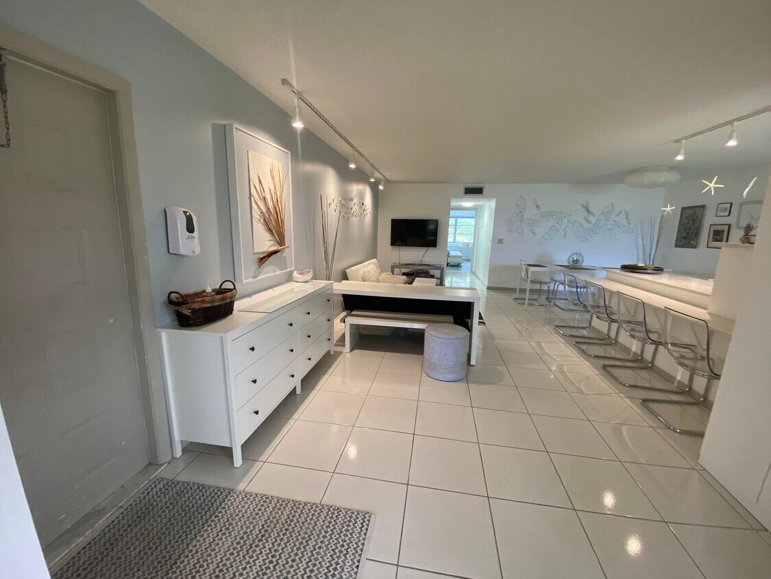 Foto principal - 14364 Canalview Dr