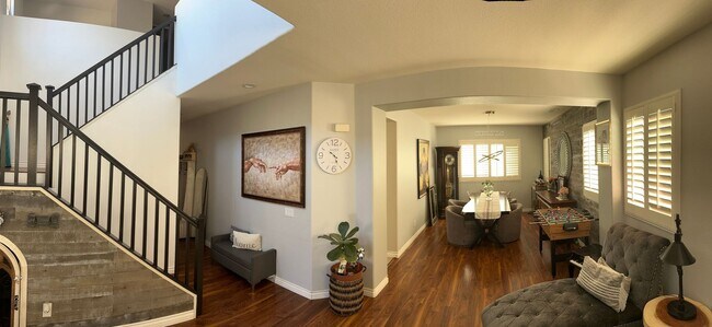 Foto del edificio - Large 4 bedroom / 3 bathroom San Jacinto Home