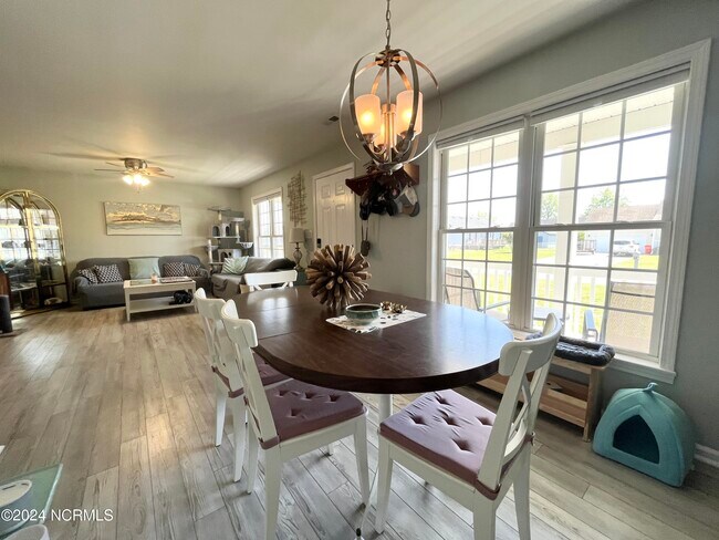 Building Photo - 102 Lejune Ct