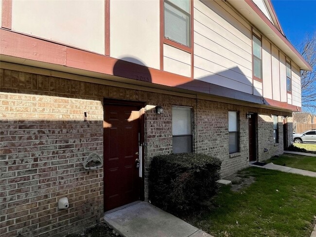 Building Photo - 3055 Olympia Dr