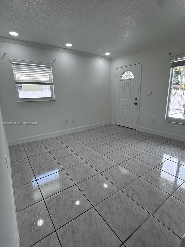 Foto del edificio - 1864 NW 27th St