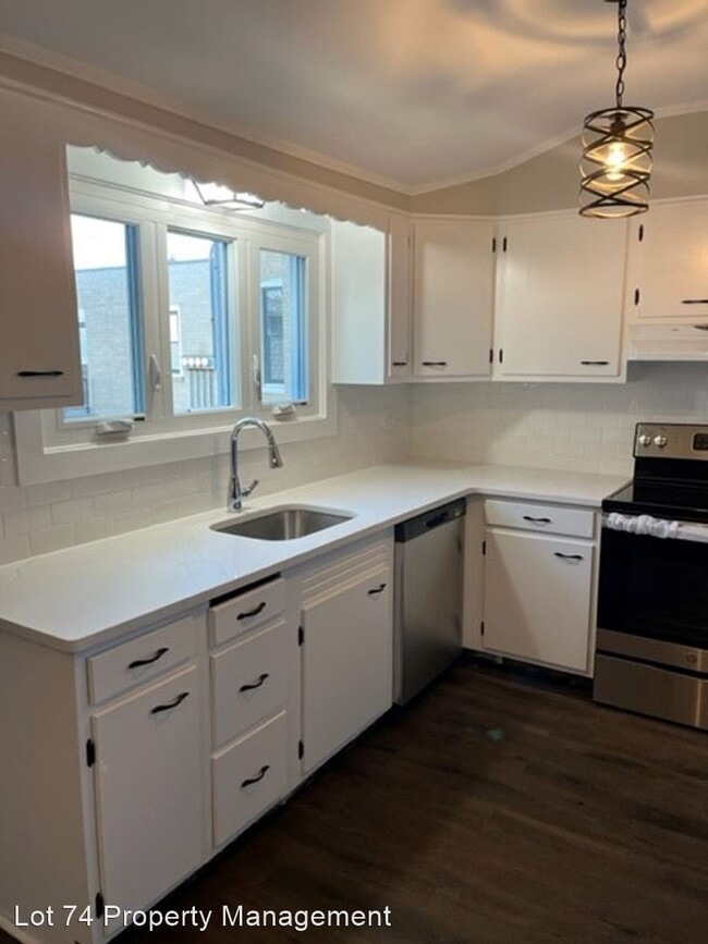 Building Photo - 2 br, 1.5 bath House - 320 W. Broad St.