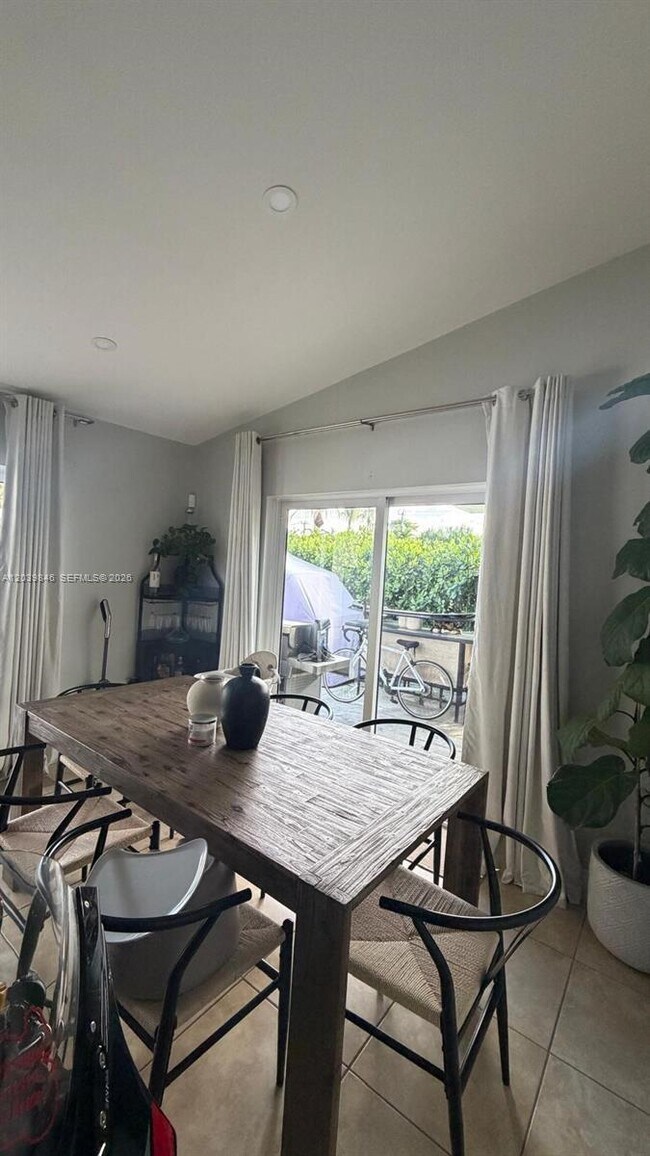 Foto del edificio - 8121 SW 136th Pl