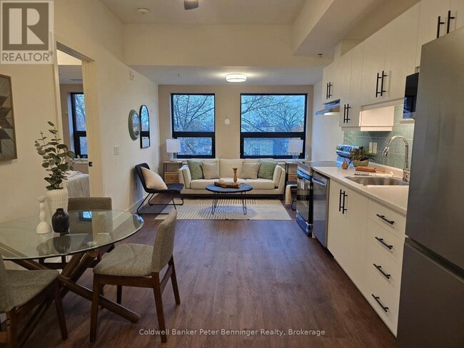 Building Photo - 604 Queen St S