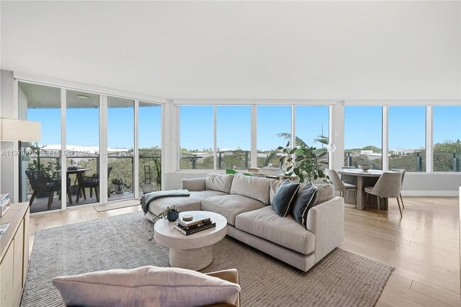 Building Photo - 2155 Washington Ct