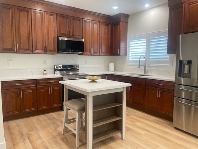 Foto del edificio - Beautifully Furnished 1 Bdrm 1 Bath House ...