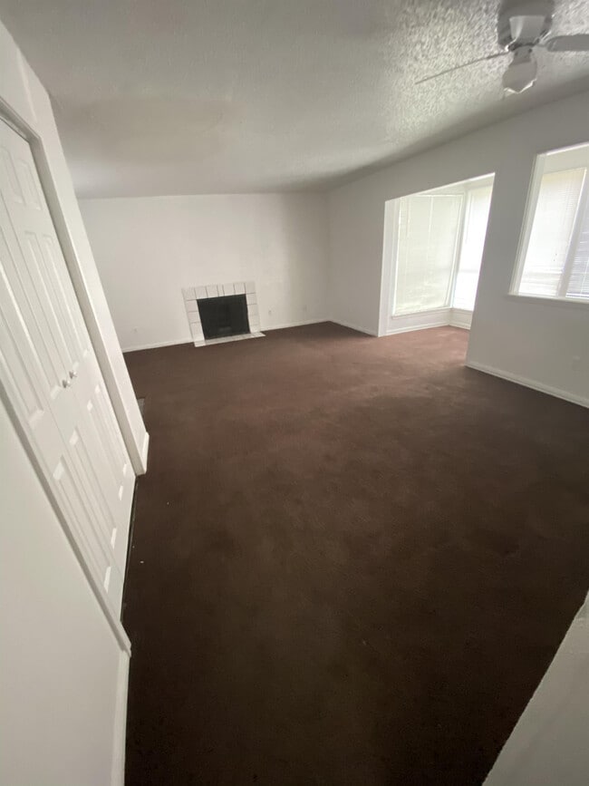 Building Photo - 124 Lake Meadows Dr