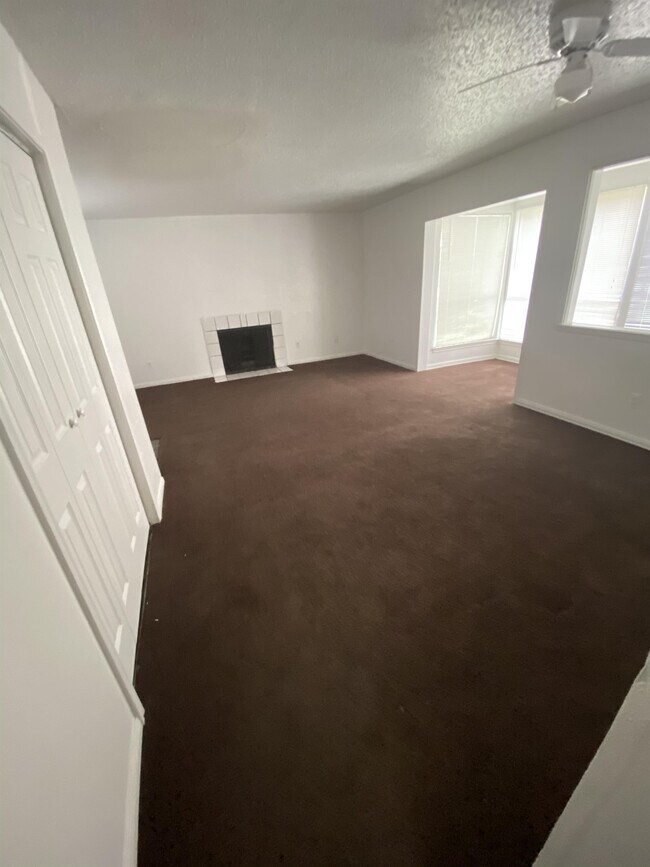 Foto del edificio - 124 Lake Meadows Dr