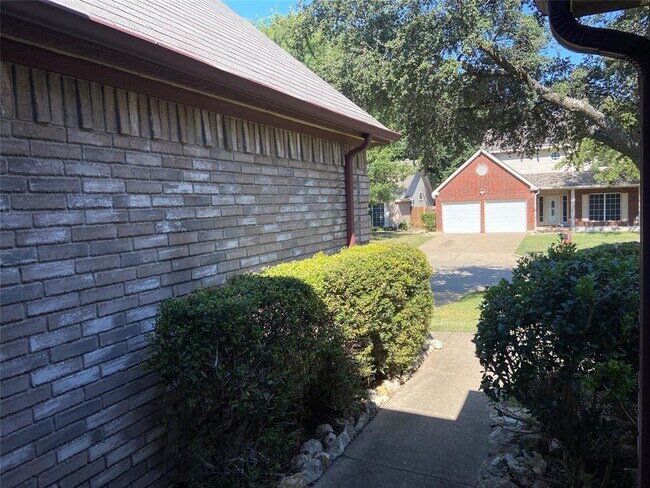 Building Photo - 4760 Waterway Dr N