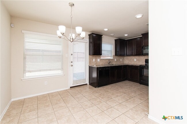 Foto del edificio - 9617 Glynhill Ct