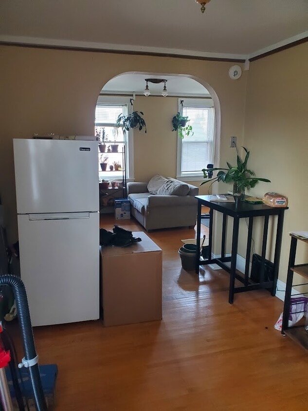 kitchen to living room - 606 7th St N