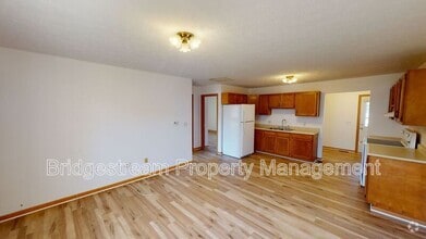 Building Photo - 214 Woodsview Dr