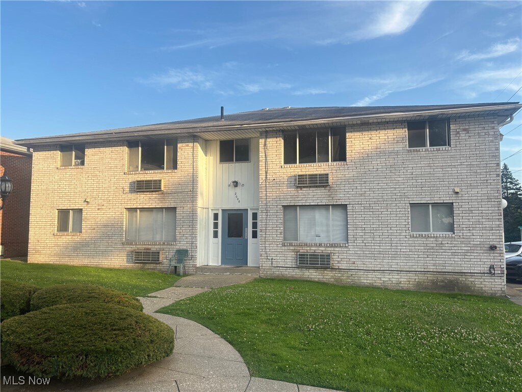 Foto principal - 2000 Woodlawn Ave NW