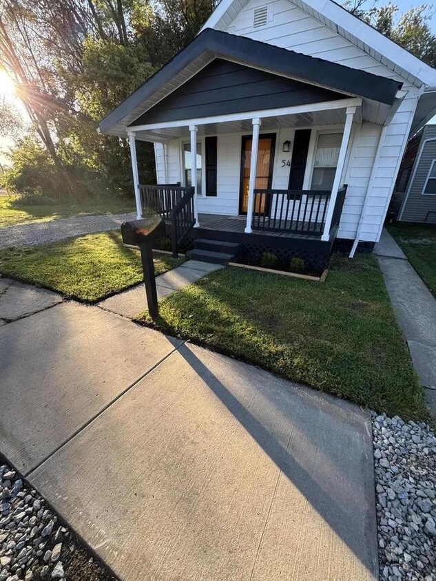 Foto principal - 54 E Sylvania Ave