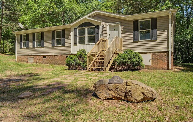 Foto del edificio - Updated 3-Bedroom Home on 10 acres in Chapel Hill