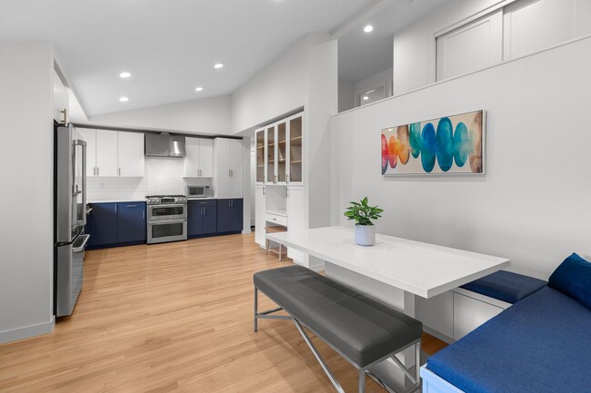 Building Photo - 4 bedroom 3 bath Mercer Island