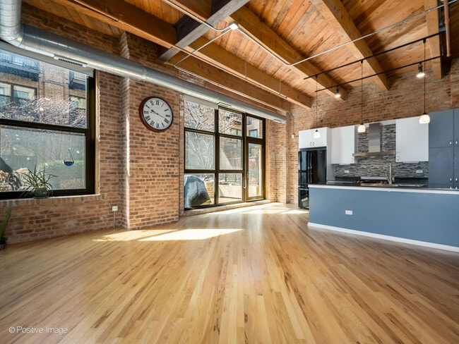 Foto del edificio - 1040 W Adams St