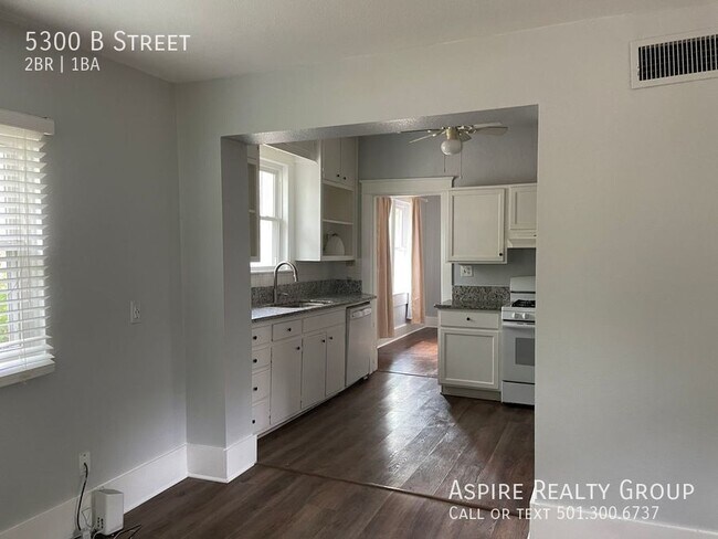 Building Photo - Cozy 2 Bedroom Cottage in Hillcrest, Littl...