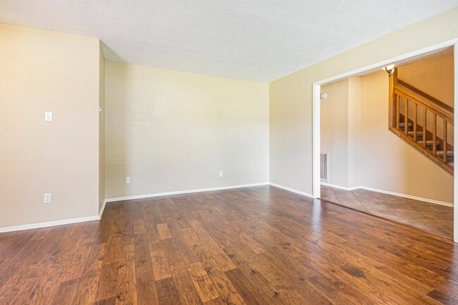 Building Photo - 302 Lochnell Dr