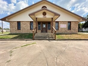 Building Photo - 702 N Richmond Rd