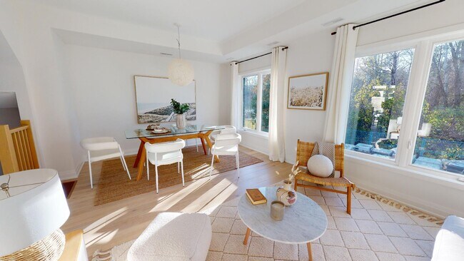 Building Photo - 3BR Townhome with Private Rooftop Terrace ...
