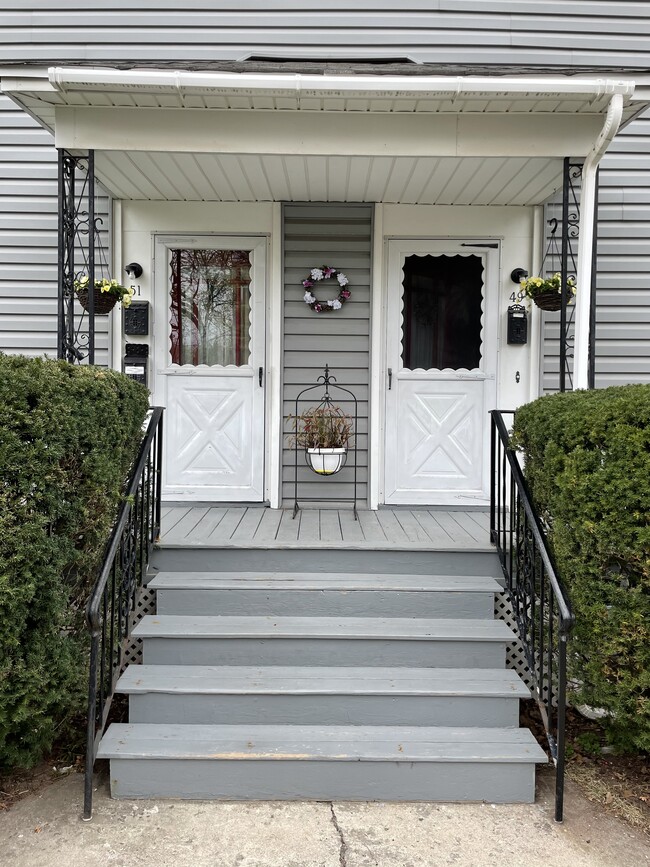 49 W Oreilly St