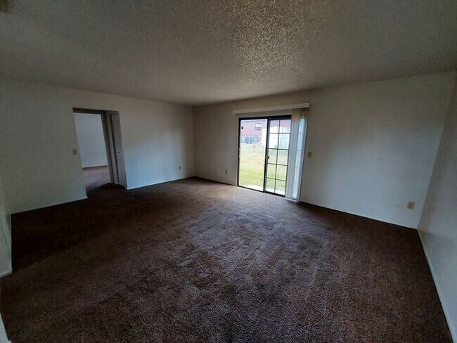 Building Photo - 1 Hickory Track