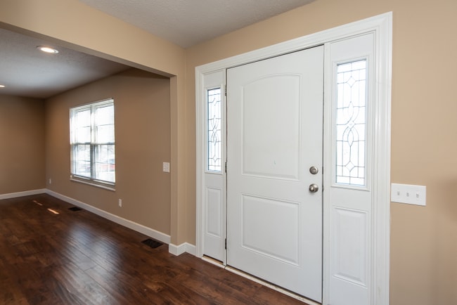 Building Photo - 2401 Country Wood Dr