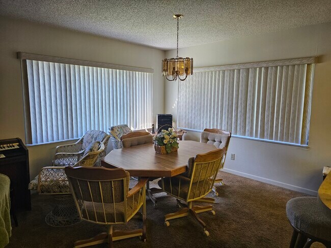 Foto del edificio - 137 Anton Ct