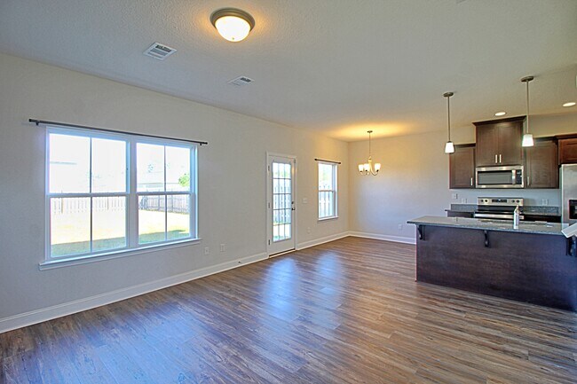 Building Photo - 106 Centennial Ct