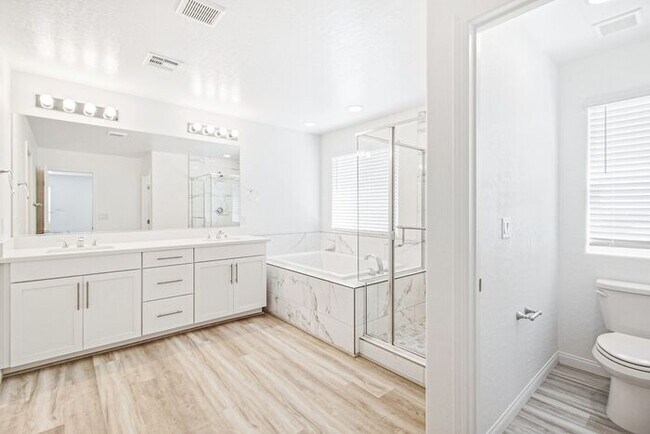 Foto del edificio - Spacious 4-Bedroom Home with Pool, Spa & Covered Patio