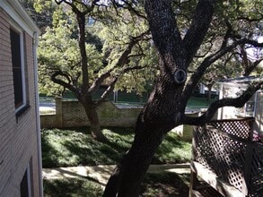 Building Photo - 912 E 32nd St