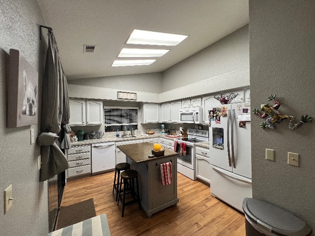 Building Photo - 8443 Creekridge Cir