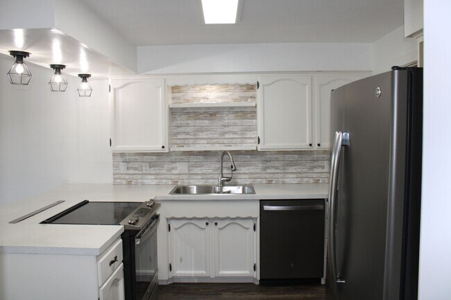 Foto del edificio - Luxury Condo Living with Panoramic Golf Course Views