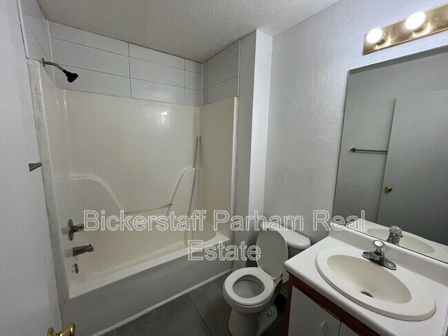 Foto del edificio - 5247 Crystal Ct