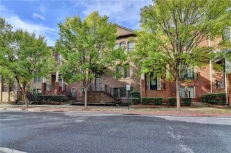 Building Photo - 812 Red Hart Ln