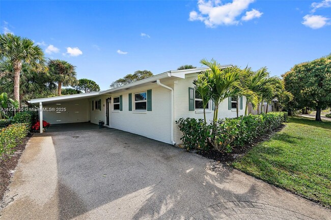 Building Photo - 324 Tequesta Dr