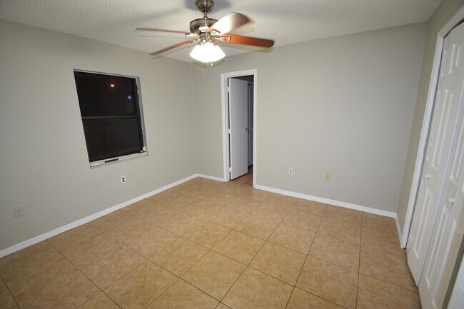 Building Photo - 2651 Lantana Ln