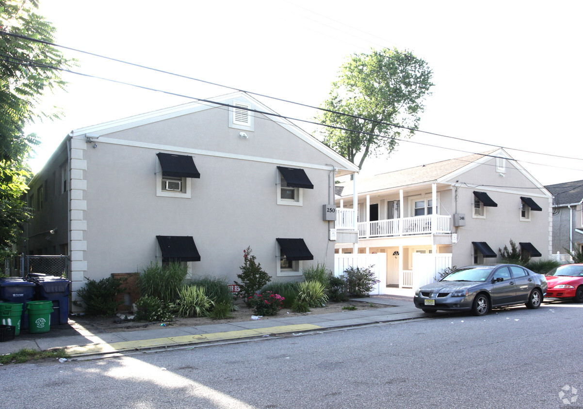 248 Myrtle Ave - 248-250 Myrtle Ave