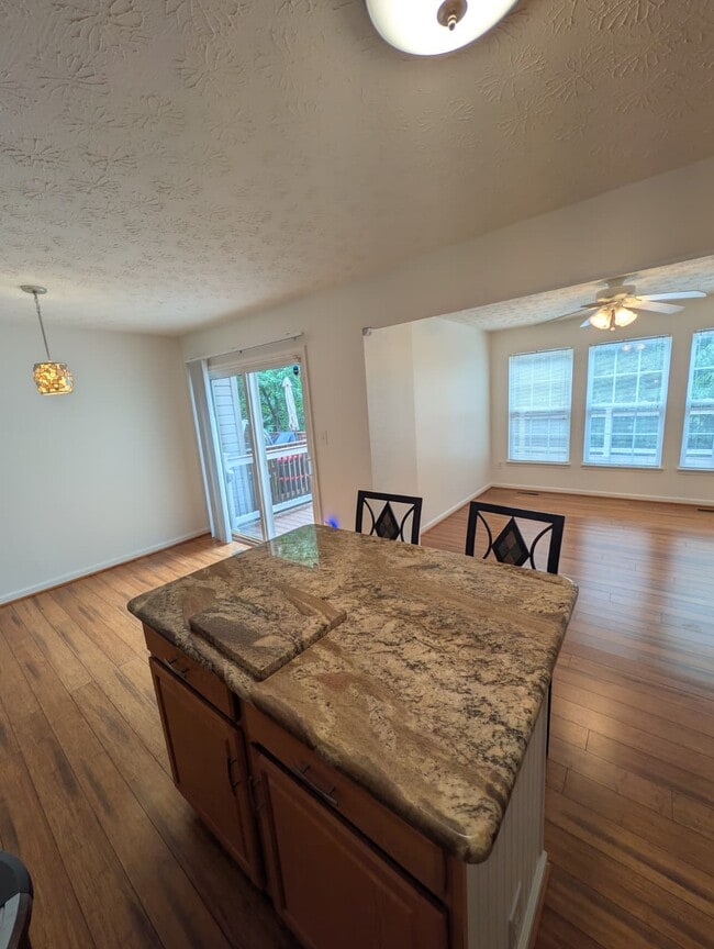 Foto del edificio - 2450 Ivy Landing Way