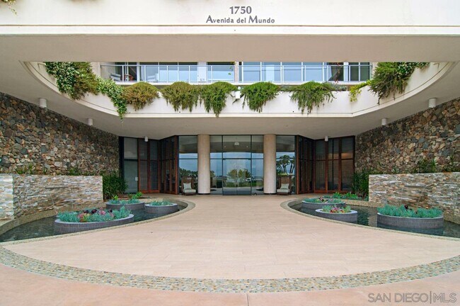 Building Photo - 1750 Avenida Del Mundo