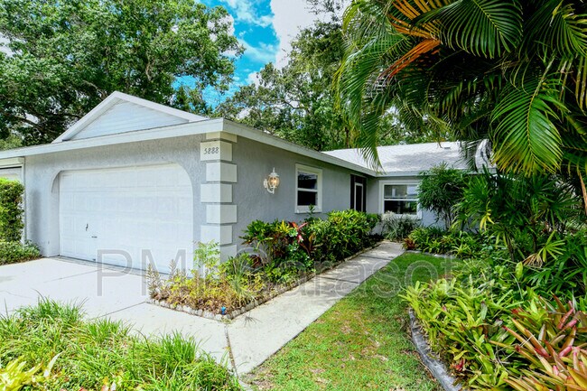 Building Photo - 5888 Bonaventure Pl